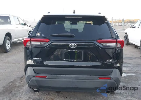2020 Toyota Rav4 Xle z USA, uszkodzony, nr VIN 2T3W1RFV8LC039497